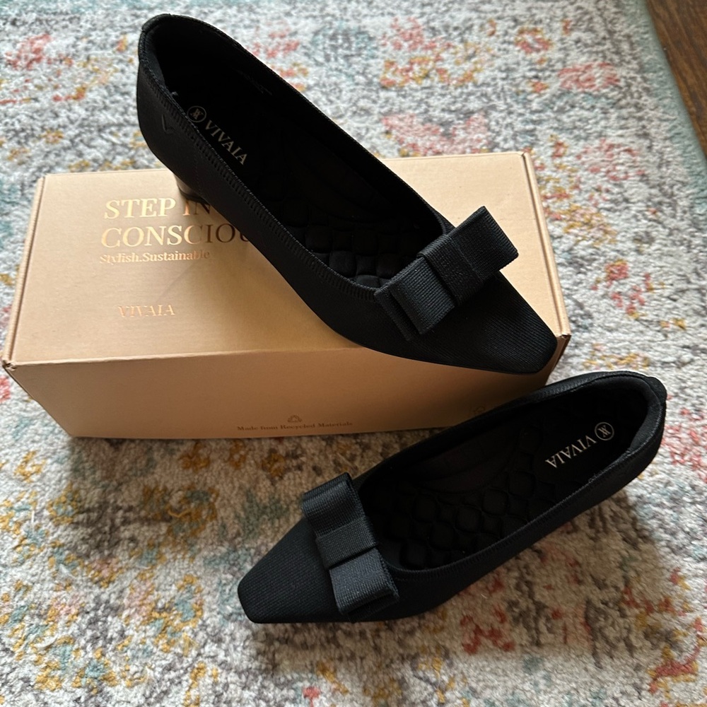 Vivaia Black Bow Heels size 8.5 like new condition!